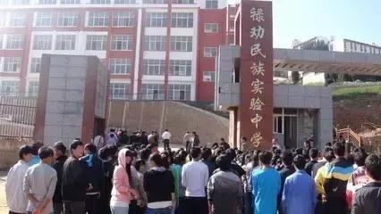 禄劝县城这么小!逛个街都能遇到前任…