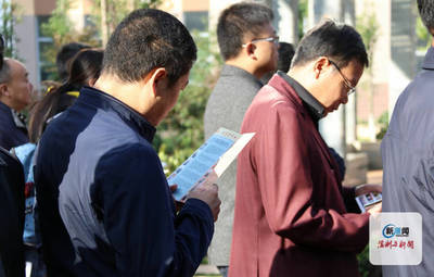 昆明市教育局局长刘绍安率队参观云南衡水实验中学